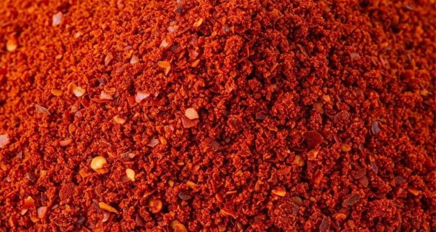 Premium-quality chili powder sourced from India, delivering vibrant color, rich flavor, and consistent heat for diverse food applications.