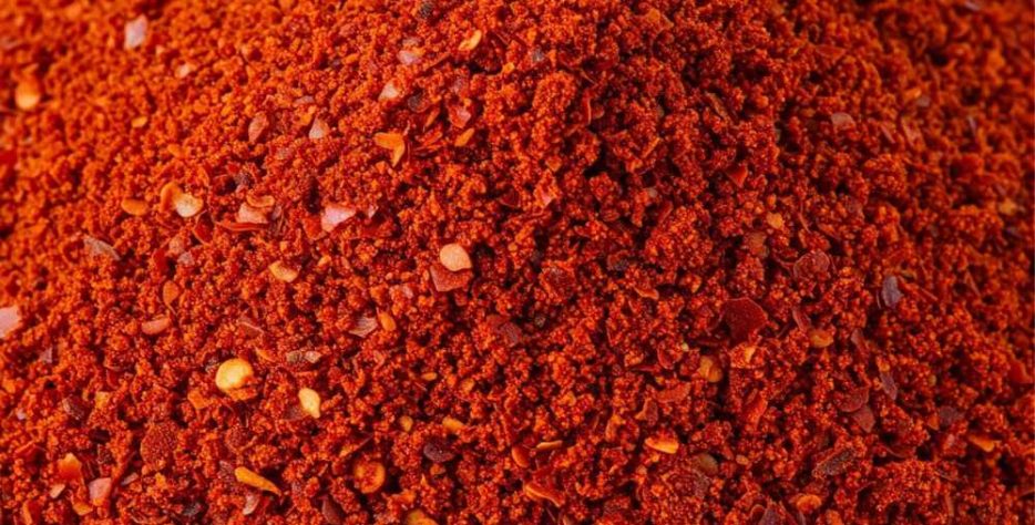 Premium-quality chili powder sourced from India, delivering vibrant color, rich flavor, and consistent heat for diverse food applications.