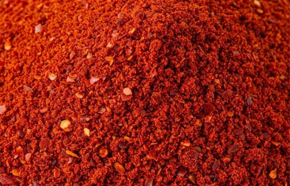 Premium-quality chili powder sourced from India, delivering vibrant color, rich flavor, and consistent heat for diverse food applications.