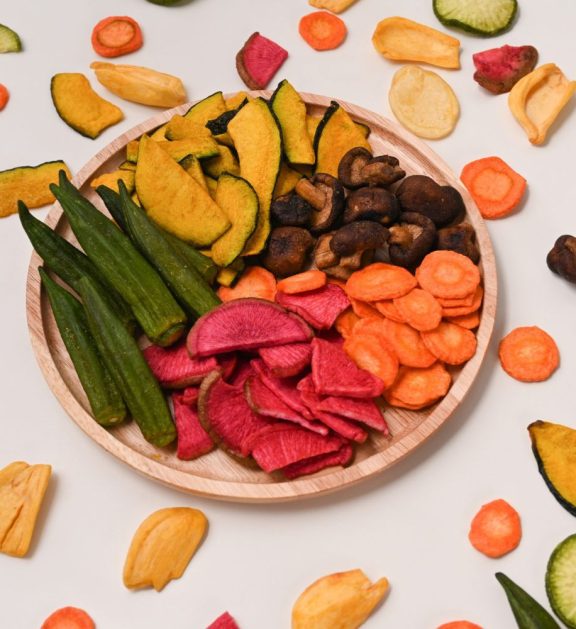 High-quality dehydrated vegetables with extended shelf life, retaining natural taste, color, and nutrients for diverse food applications.