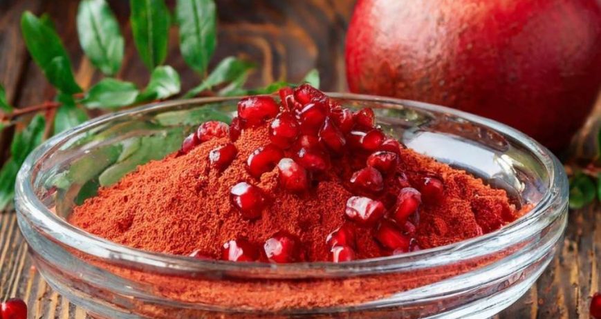 Premium-quality pomegranate powder made from selected fruits, rich in antioxidants and natural flavor for food, beverage, and nutraceutical applications.