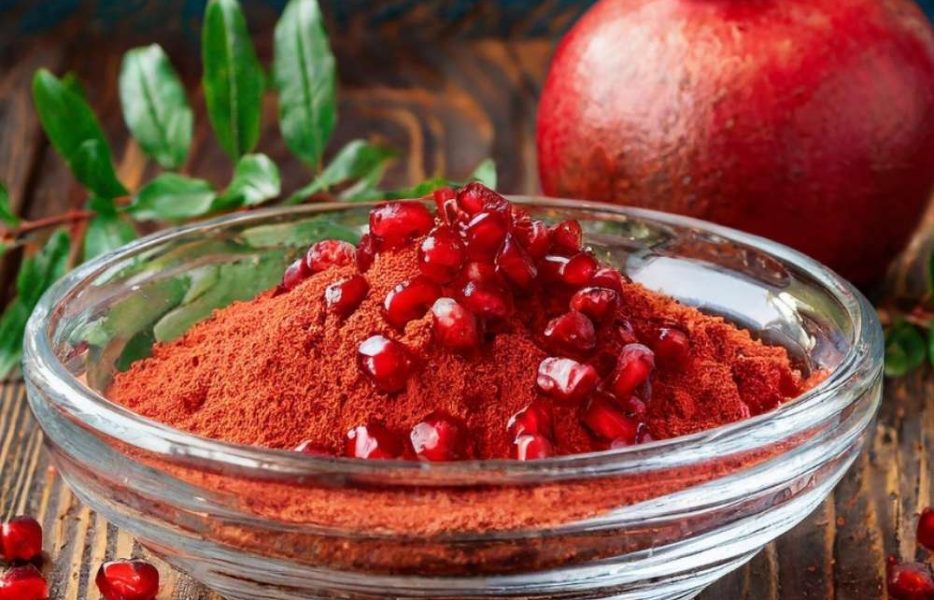 Premium-quality pomegranate powder made from selected fruits, rich in antioxidants and natural flavor for food, beverage, and nutraceutical applications.